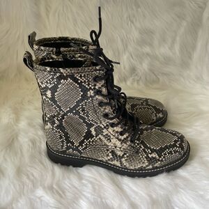 GraceLand snake skin prints beige marble grayish black lace up boots siz…